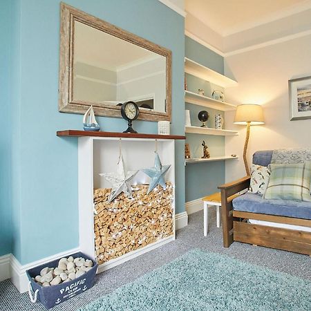 Host & Stay - The First Port Of Call 휫비 외부 사진