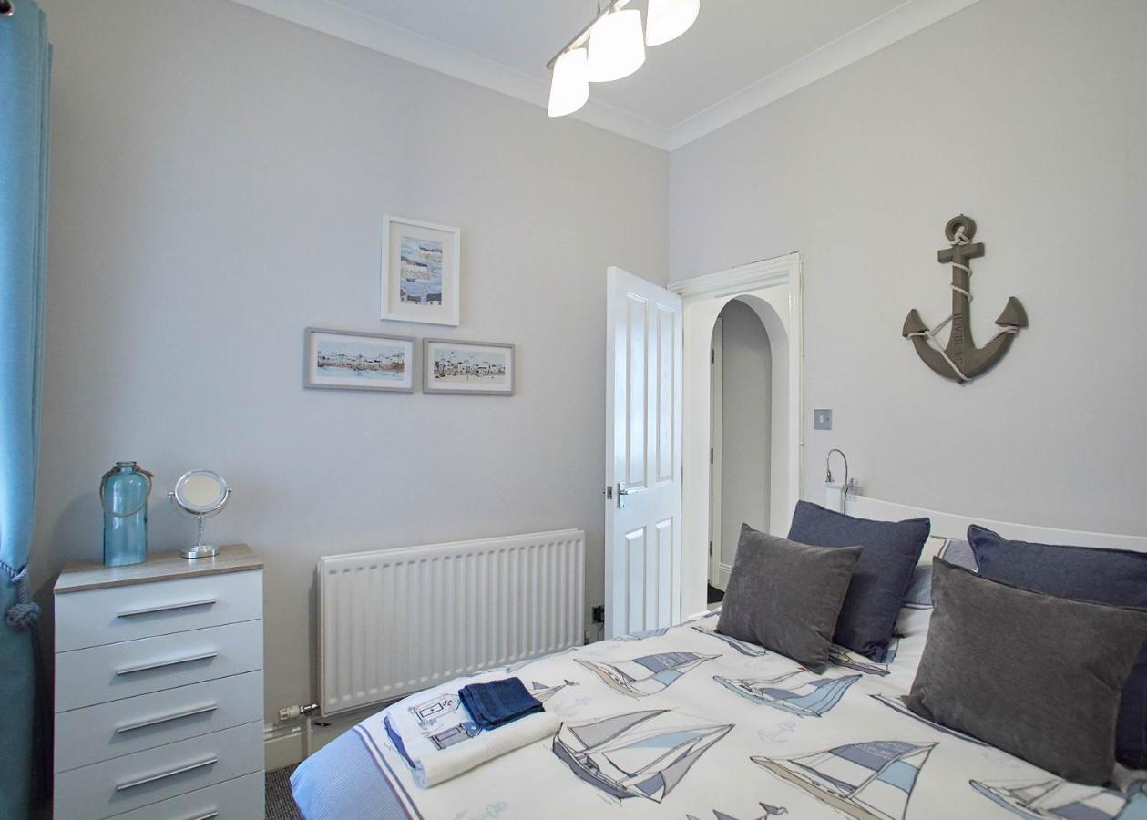 Host & Stay - The First Port Of Call 휫비 외부 사진