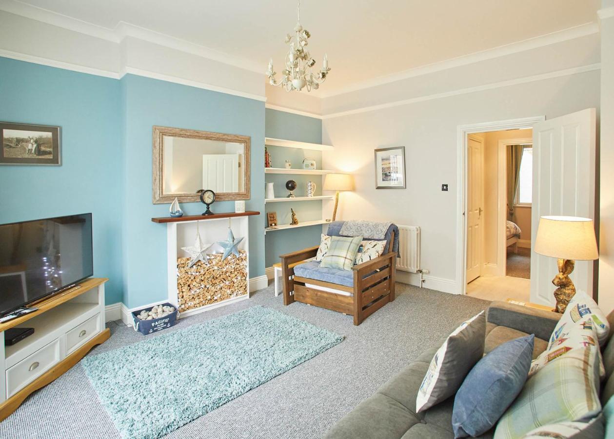 Host & Stay - The First Port Of Call 휫비 외부 사진
