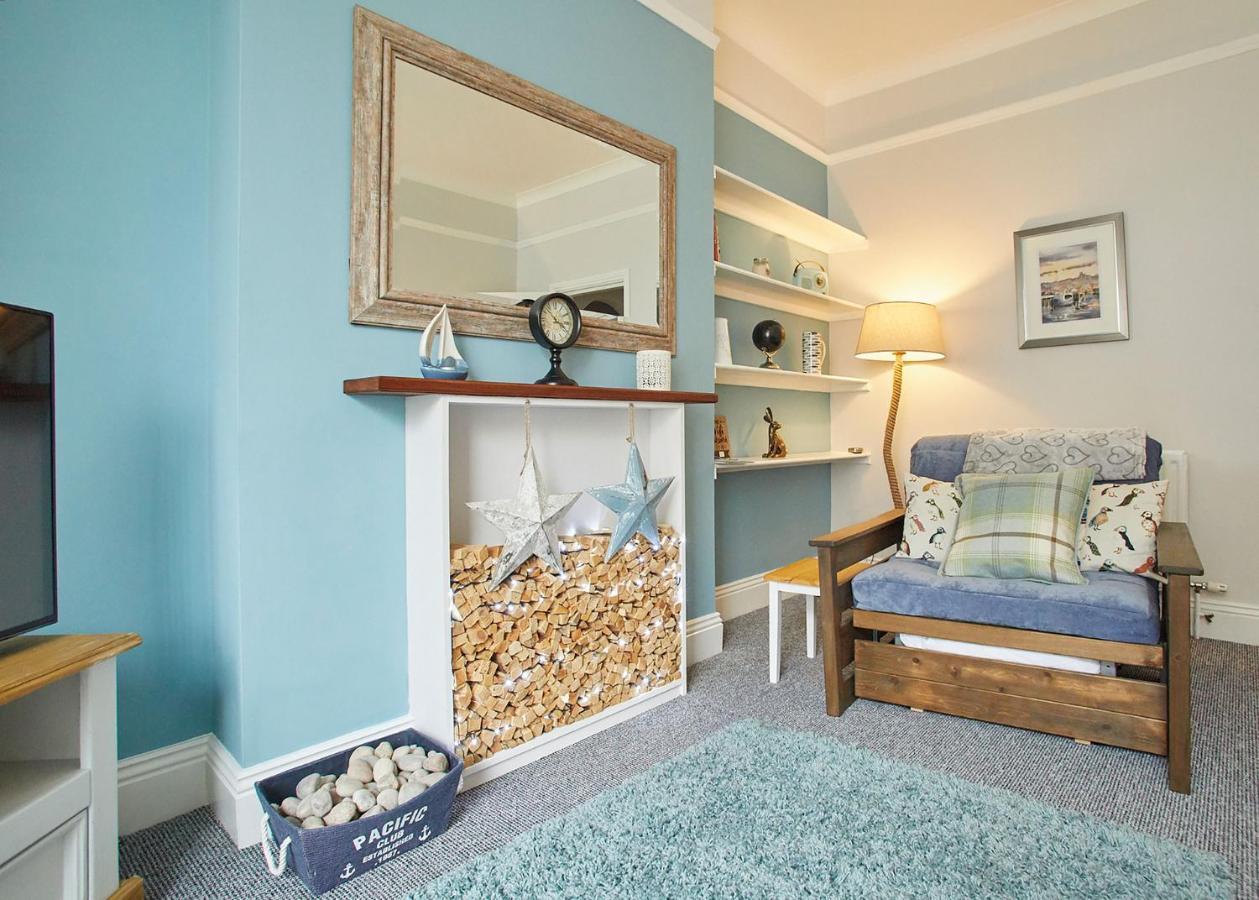Host & Stay - The First Port Of Call 휫비 외부 사진